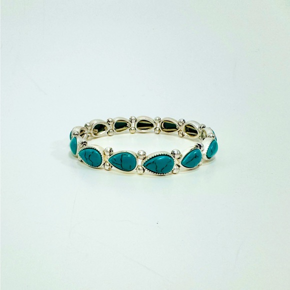 Jewelry - Preowned Silver & Turquoise Stretch Bracelet – Boho Western Style